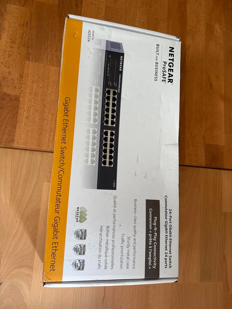 NETGEAR ProSAFE JGS524 24-Poorts Gigabit Ethernet Switch, Computers en Software, Netwerk switches, Nieuw, Ophalen of Verzenden