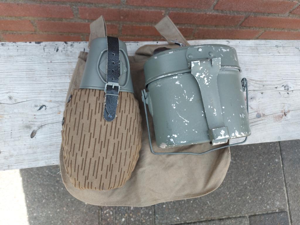 Oost Duitse veldfles, etensblik en broodtas set., Verzamelen, Ophalen of Verzenden, Landmacht, Duitsland, Overige typen