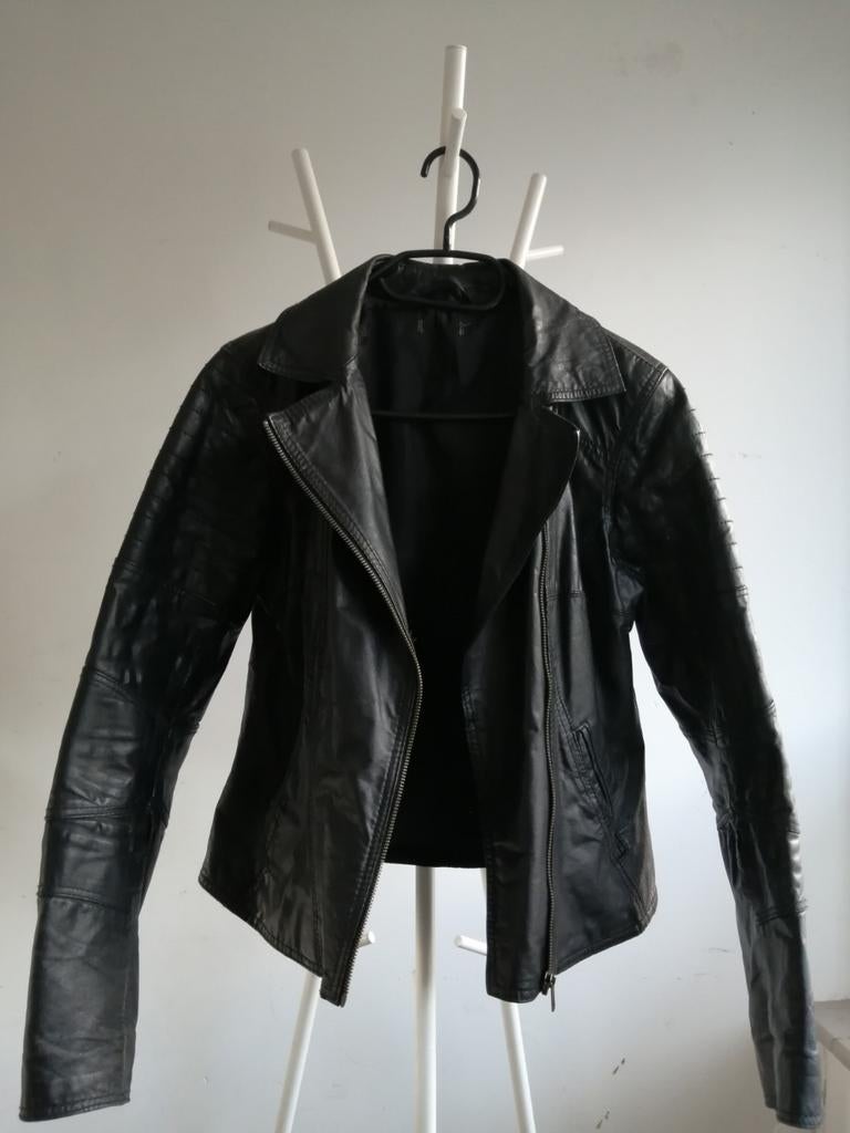 Stoer zwart (nep) leren jasje met zakken, maat S, Kleding | Dames, Ophalen of Verzenden, Gedragen, Maat 36 (S), Zwart