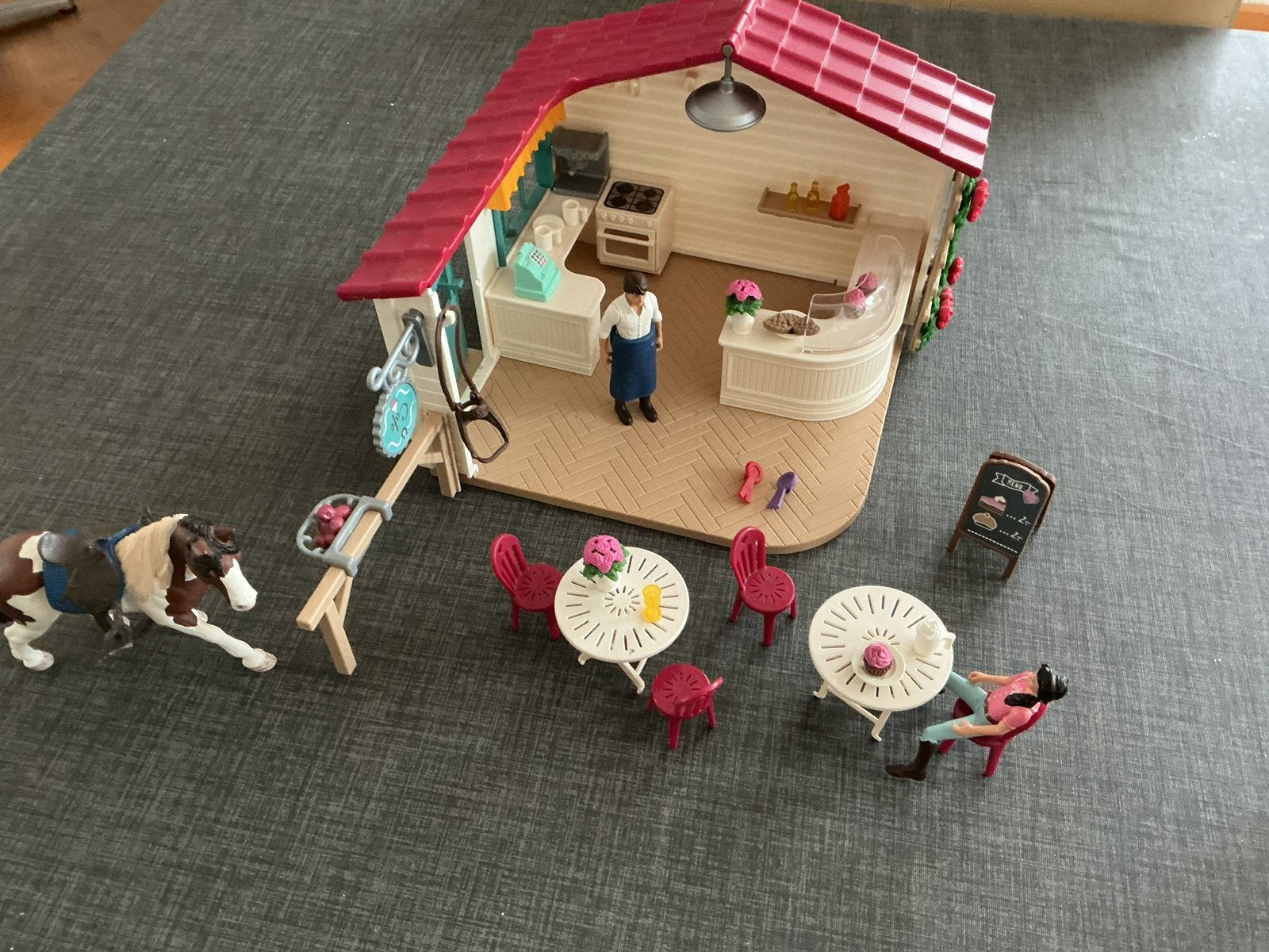 Schleich ruitercafe, Ophalen, Zo goed als nieuw, Jongen of Meisje