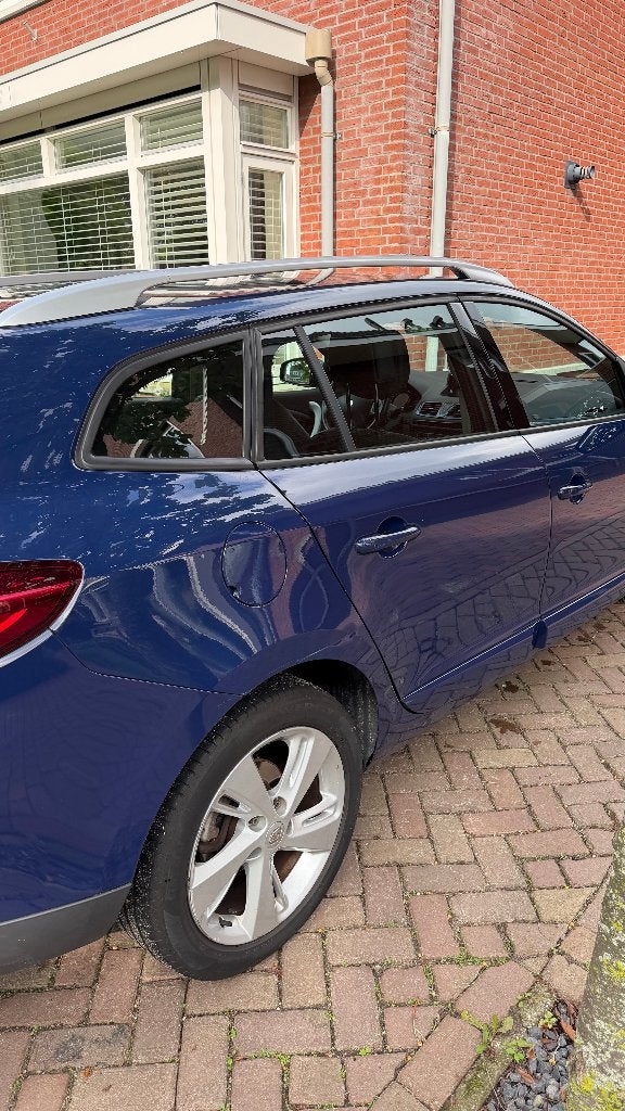 Foto 3 van Renault Mégane 1.5 DCI 81KW Estate 2012 met winterbanden