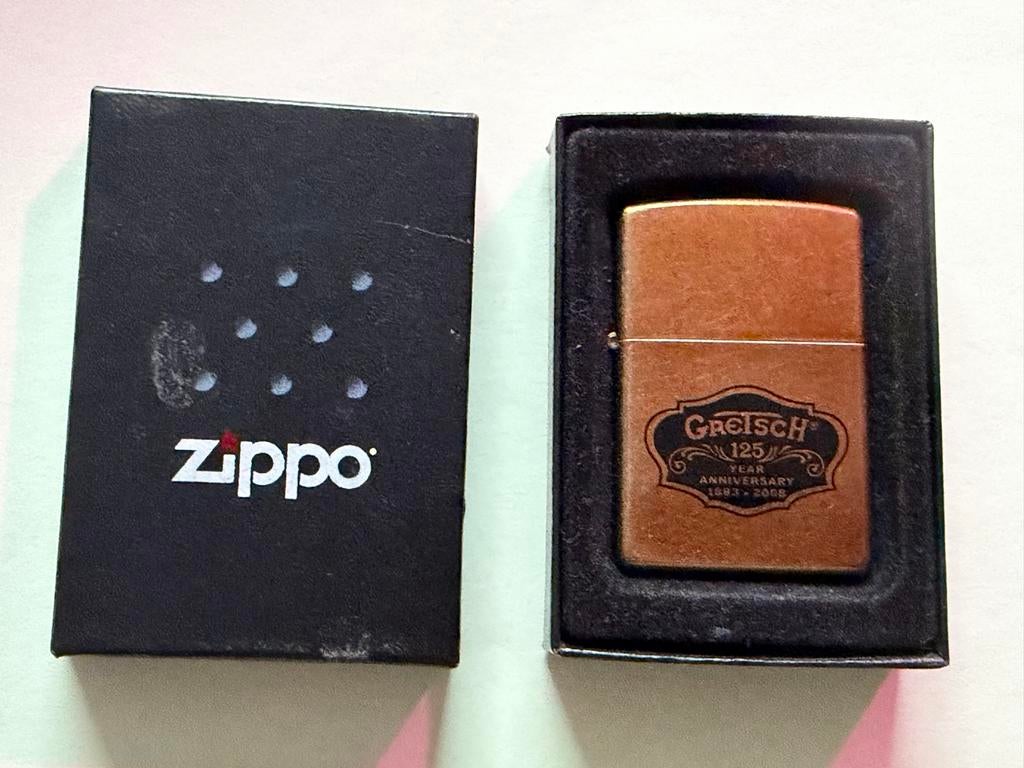 Zippo Gretsch 125 Jaar Jubileum Aansteker (343/500), Verzamelen, Rookartikelen, Aanstekers en Luciferdoosjes, Nieuw, Aansteker