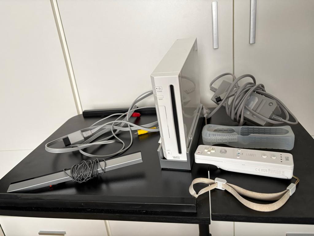 Wii Console met 8 games en accessoires, Ophalen, Gebruikt, Met 1 controller, Met games