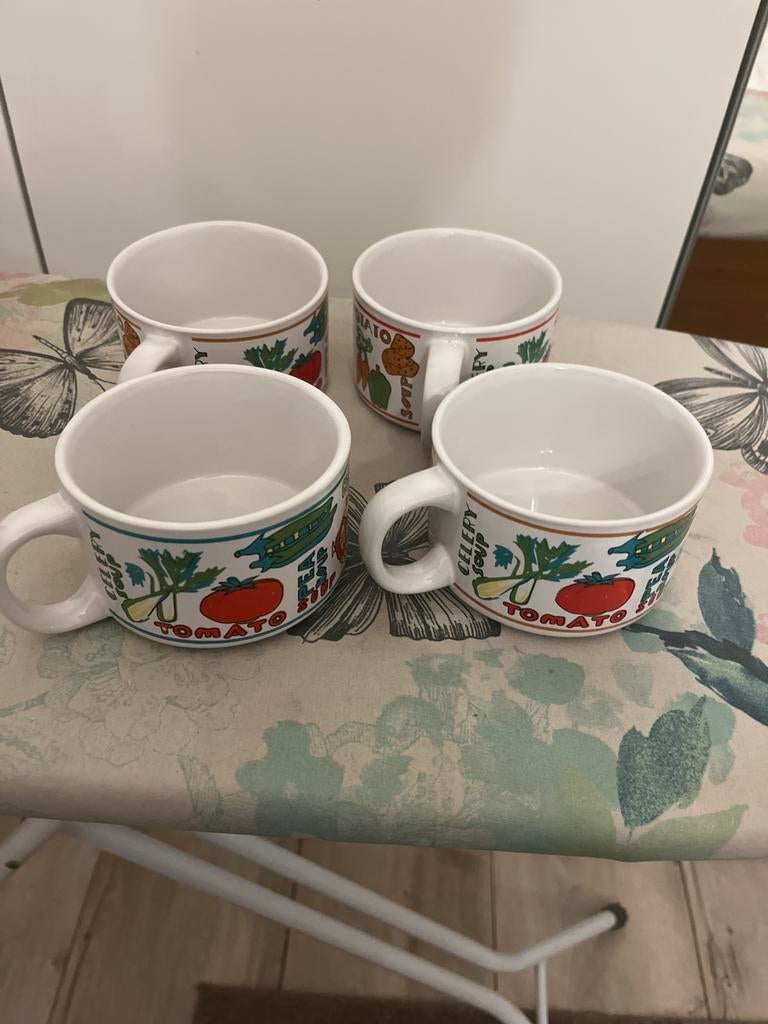 4 soepkommen met groente-opdruk, Gebruikt, Keramiek, Ophalen of Verzenden, Kom(men)