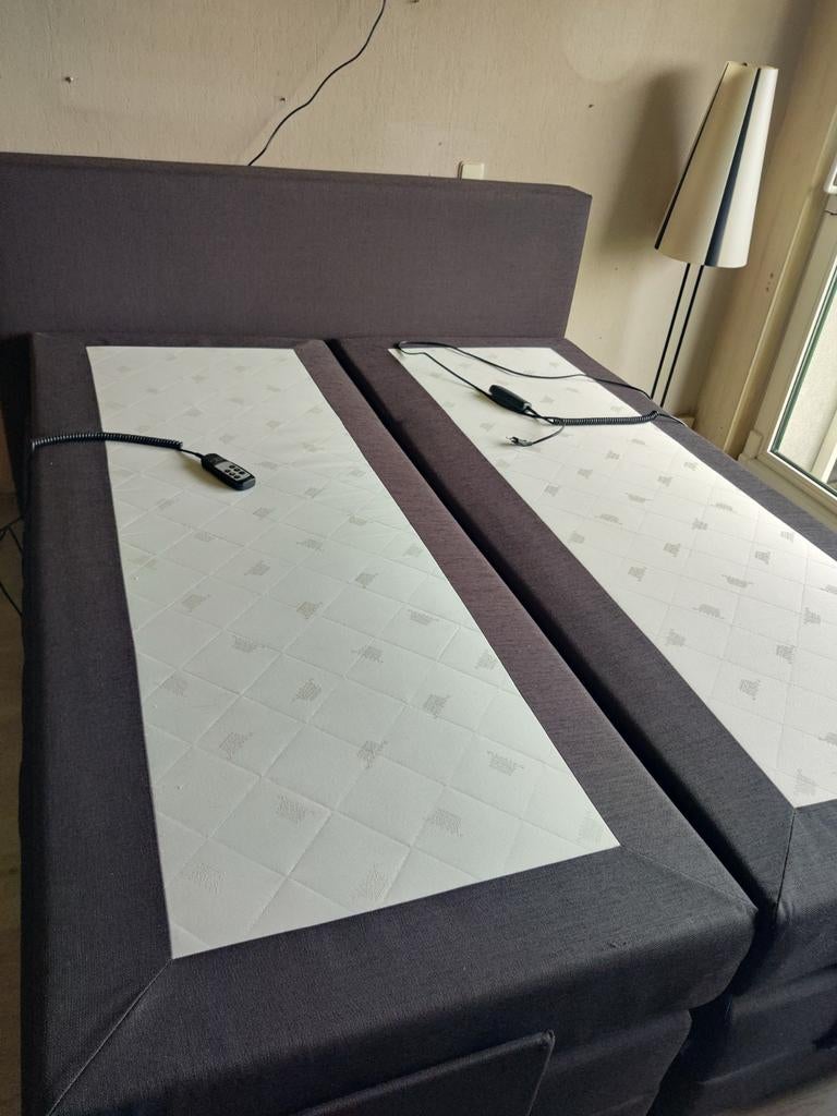 Bed boxspring 160x200 verstelbare matrassen, Huis en Inrichting, Slaapkamer | Bedden, Ophalen