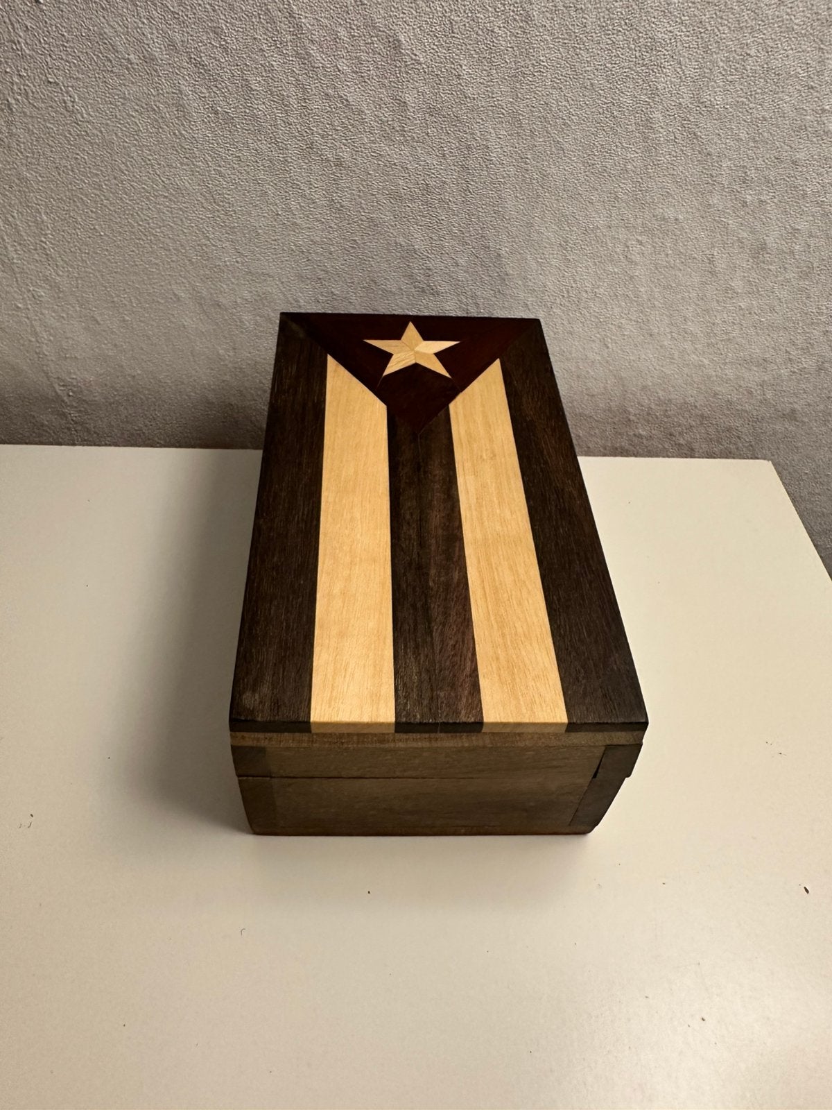 Unieke houten doos met sterinleg - Handgemaakt, Hout, Overige stijlen, Ophalen of Verzenden, Zo goed als nieuw