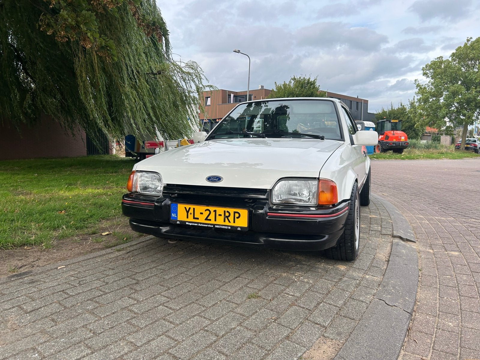 Ford Escort 1.6 XR3i 1990 Wit, Auto's, Voorwielaandrijving, Escort, 4 cilinders, 850 kg