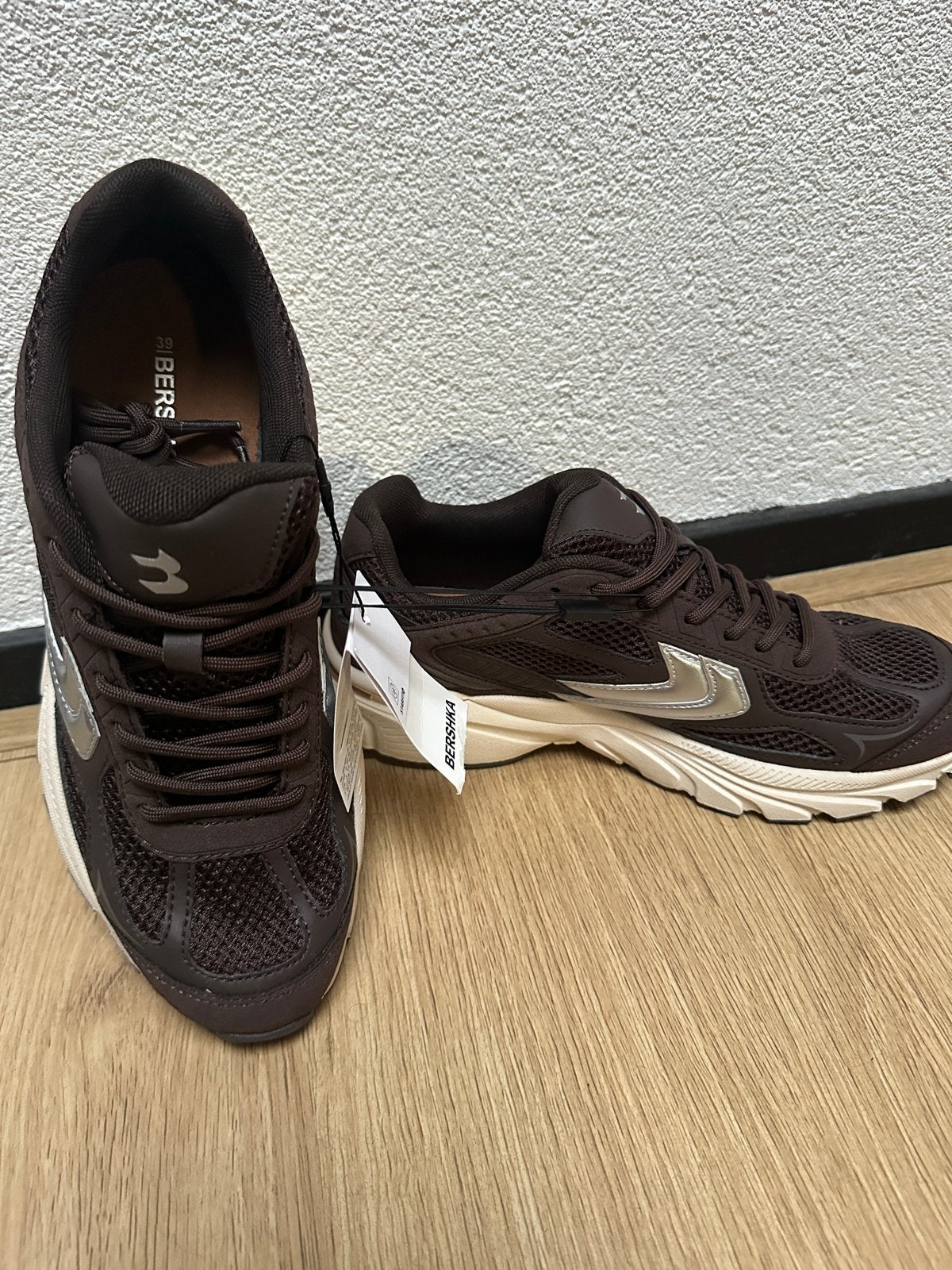 Bershka Sneakers Maat 39 - Nieuw met kaartjes, Kleding | Dames, Schoenen, Ophalen of Verzenden, Nieuw, Bruin, Sneakers of Gympen