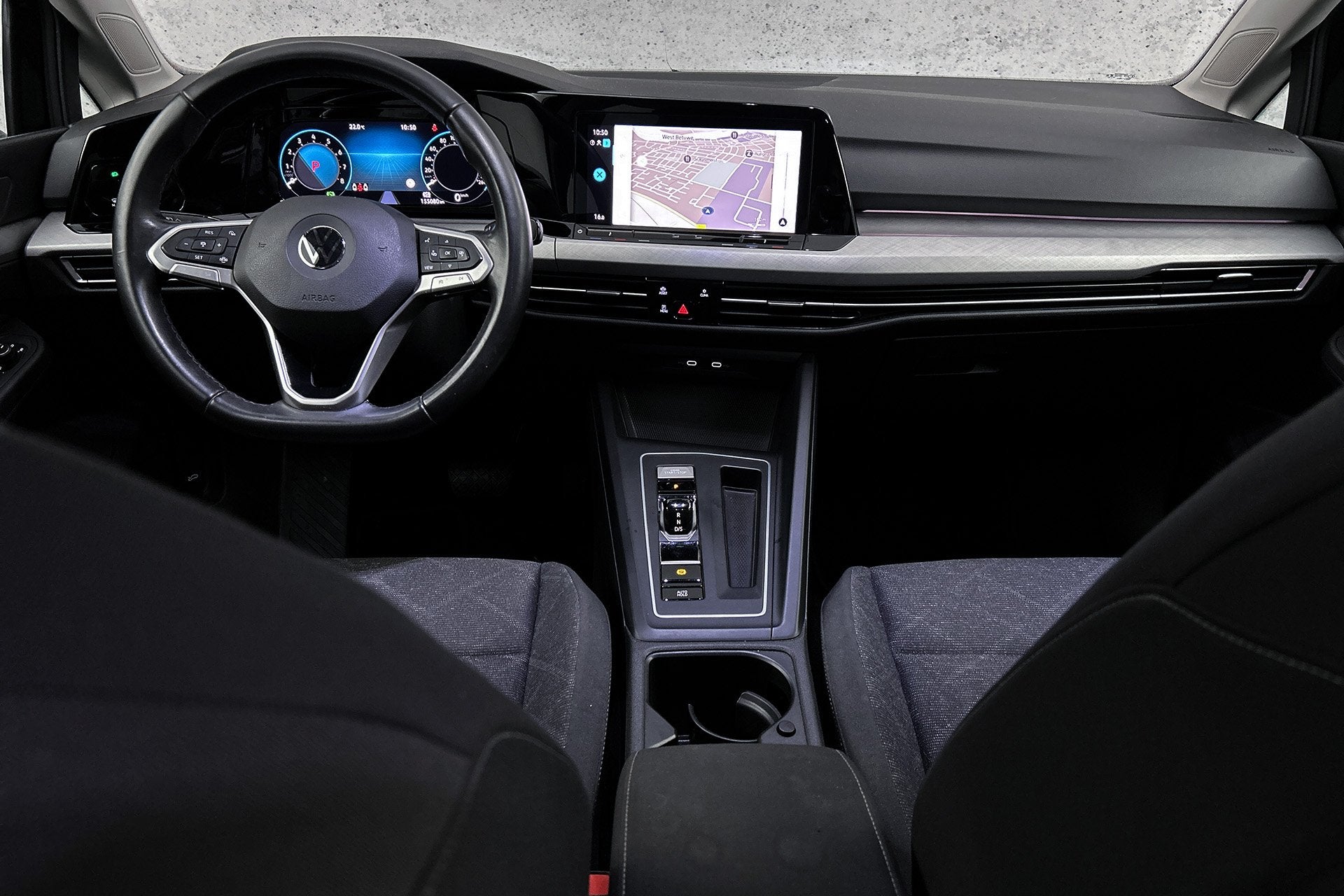 Foto 2 van Volkswagen Golf 1.0 eTSI Life | Adaptieve cruise control | A