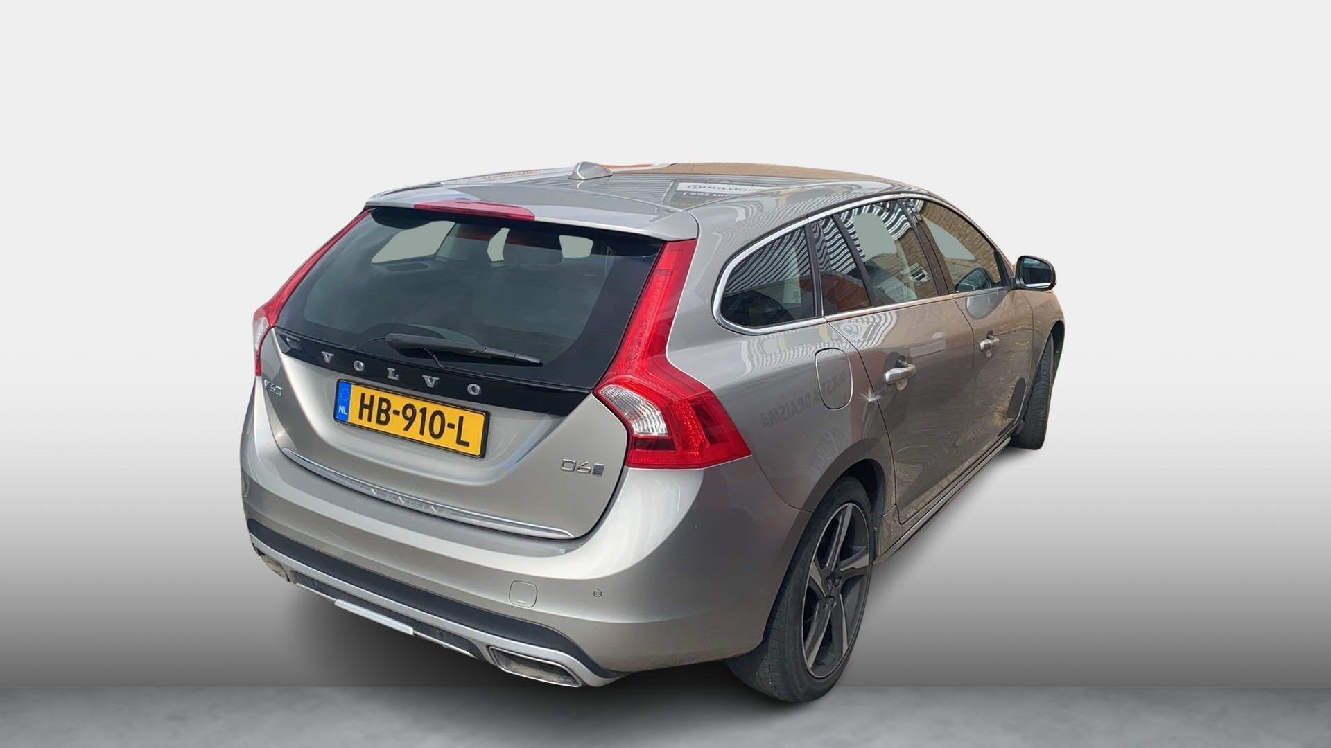 Volvo V60 2.4 D6 Twin Engine Momentum Trekhaak | H&K Audio |, Auto's, Volvo, Automaat, Leder en Stof, Vierwielaandrijving, 1880 kg