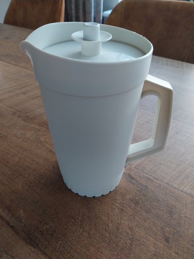 Tupperware schenkkan, Ophalen of Verzenden, Zo goed als nieuw, Beker of Kan, Lekvrij