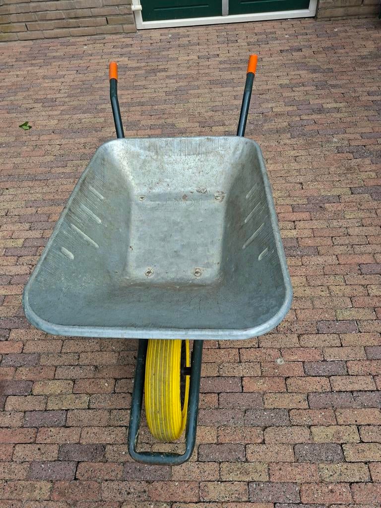 Kruiwagen. Massief wiel, Ophalen, Gebruikt