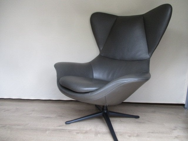 NIEUWSTAAT design fauteuil Flexlux Stilo vlinderstoel leder, Huis en Inrichting, Fauteuils, 75 tot 100 cm, Zo goed als nieuw, 50 tot 75 cm