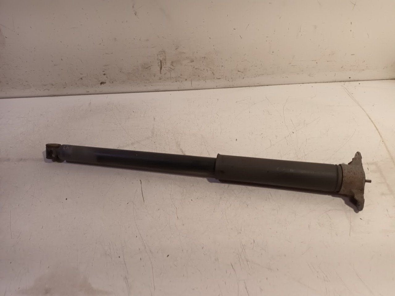 Schokbreker links achter Volvo V40, Onderdelen@venauto.nl, Van der Ven Autorecycling B.V., Gebruikt, Ettenseweg 76, 4706 PB Roosendaal, The Netherlands