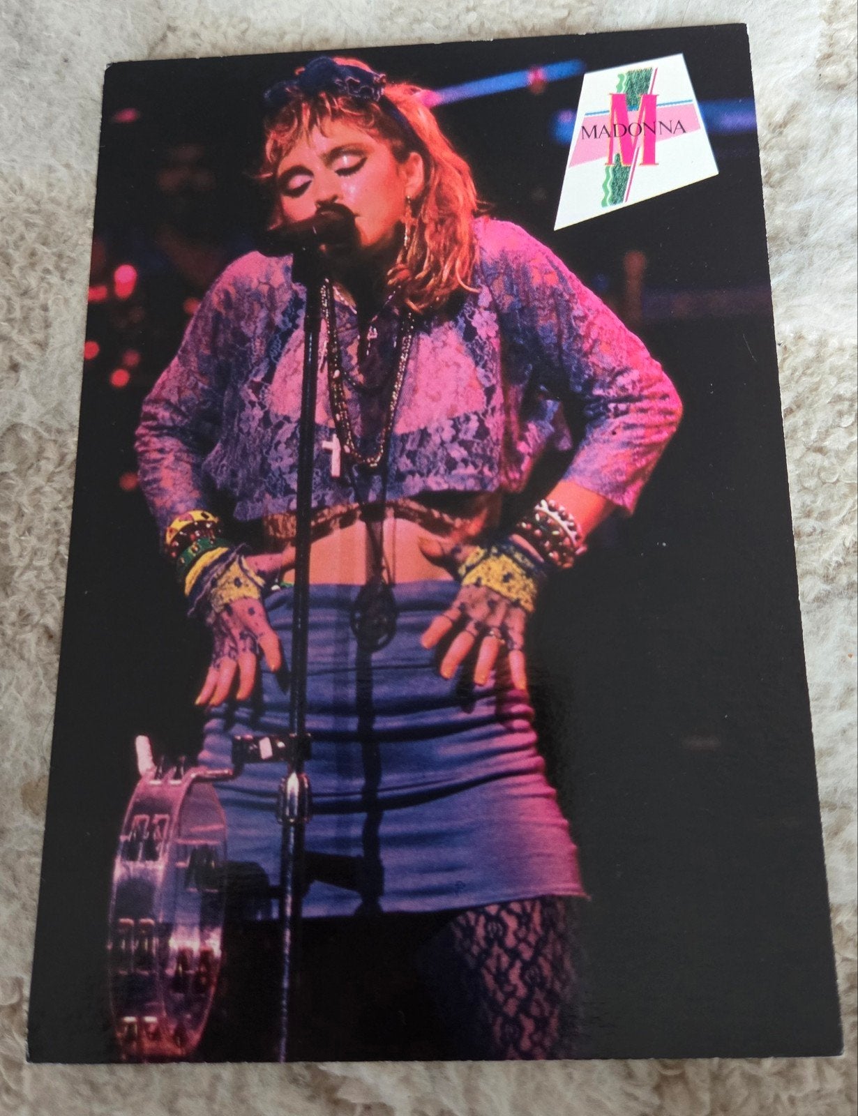 Madonna Popcard - Er zit muziek in 7Up (1986), Verzamelen, Verzenden, 1980 tot heden, Ongelopen, Sterren en Beroemdheden