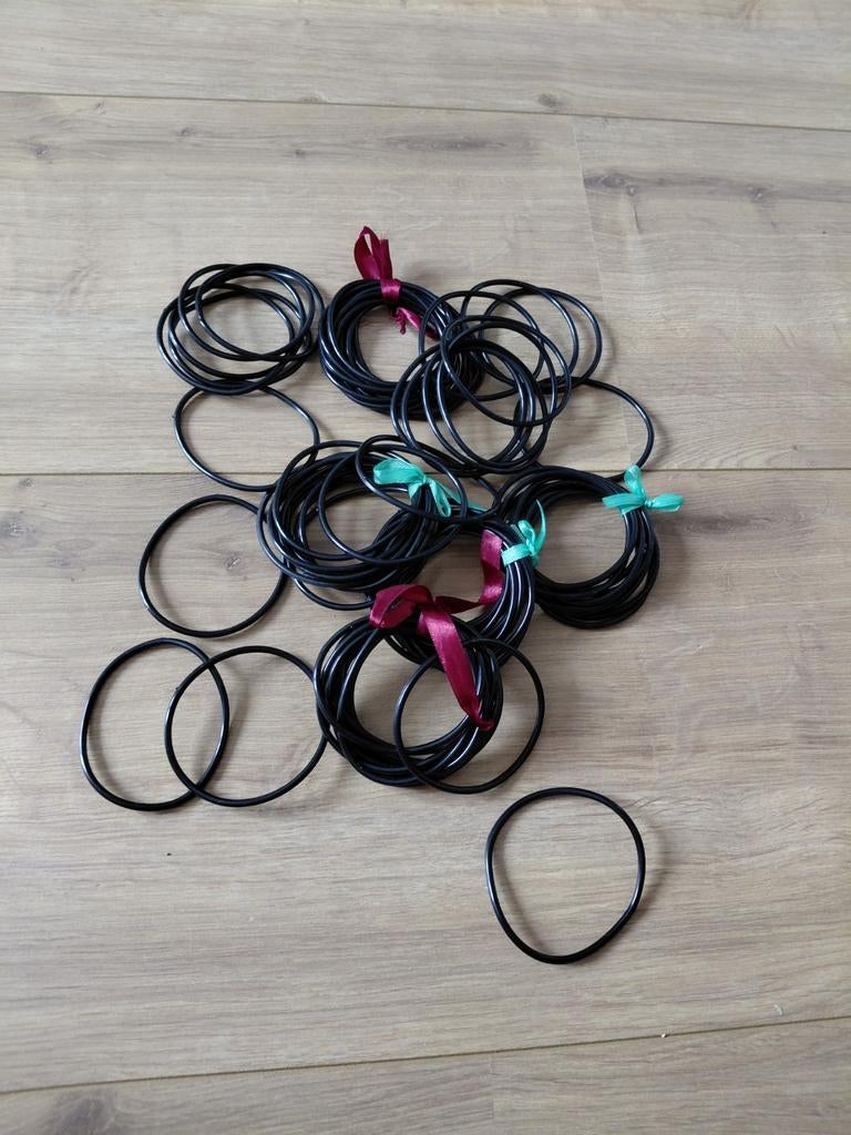Partij plastic armbanden, Ophalen of Verzenden, Zo goed als nieuw, Overige kleuren