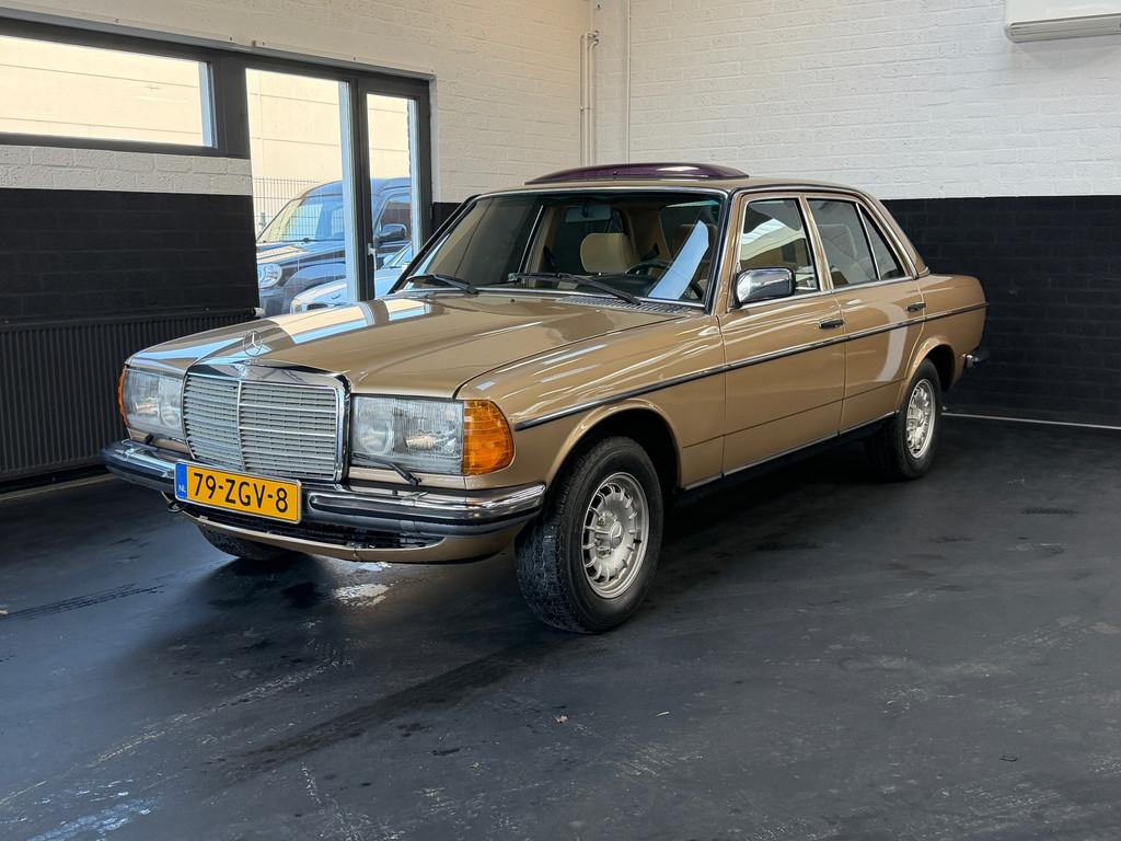 Mercedes-Benz 200-280 (W123) 200 | Automaat | Stoelverwarmin, Auto's, Automaat, 1998 cc, Achterwielaandrijving, Beige