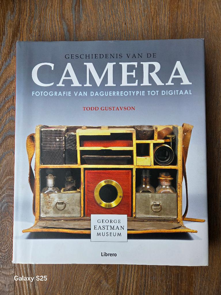Camera Geschiedenis van de camera - hardcover met stofomslag, Ophalen of Verzenden, Zo goed als nieuw, Overige Merken, Geen optische zoom