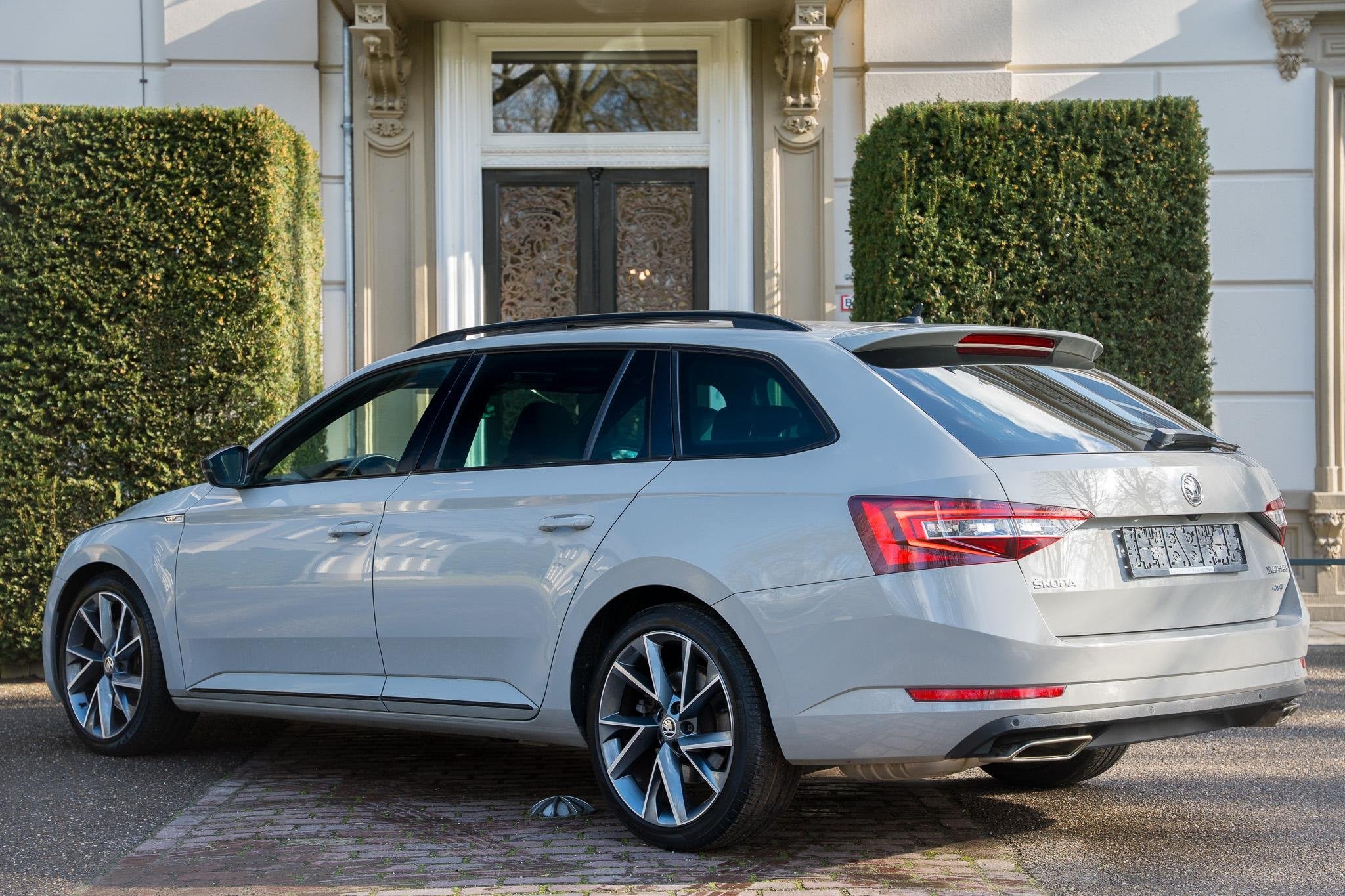 Skoda Superb Combi 2.0 TSI 4x4 Sportline TREKHAAK | PANO | A, Auto's, Automaat, Dealer onderhouden, Gebruikt, 4 cilinders