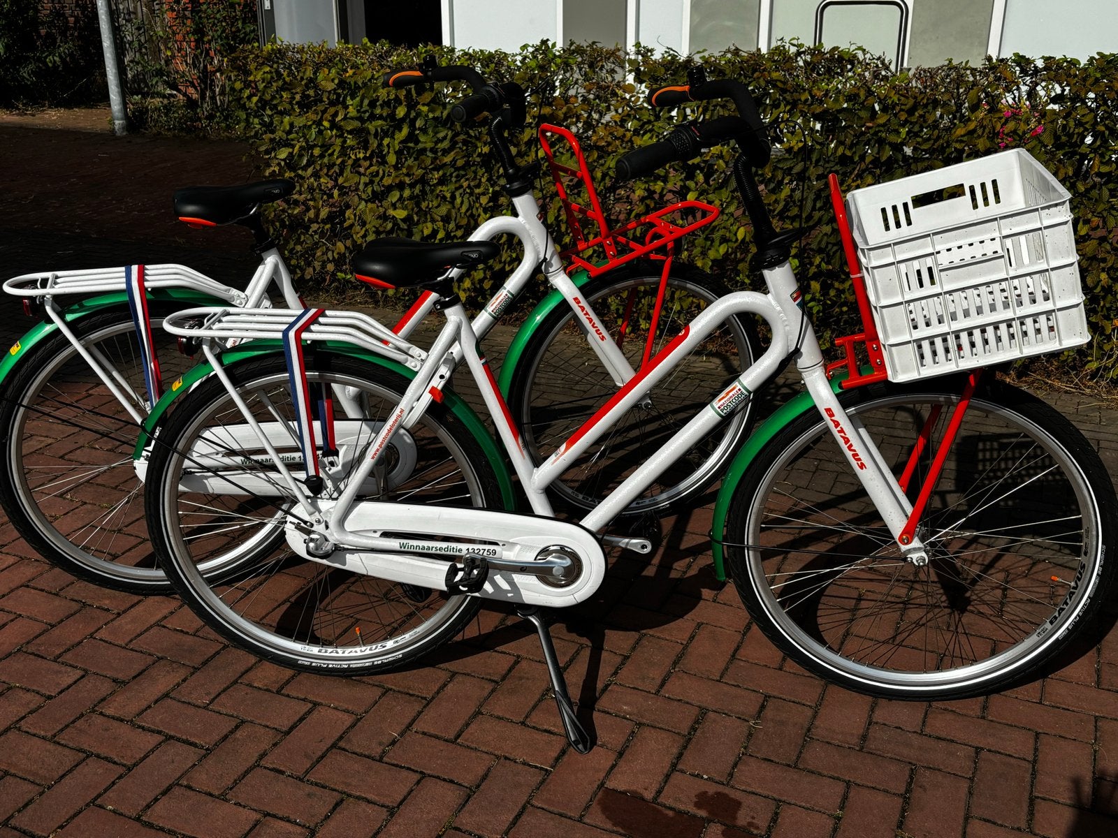 Twee Batavus Postcodeloterij fietsen met mand, Ophalen, Terugtraprem, 53 tot 56 cm, Versnellingen