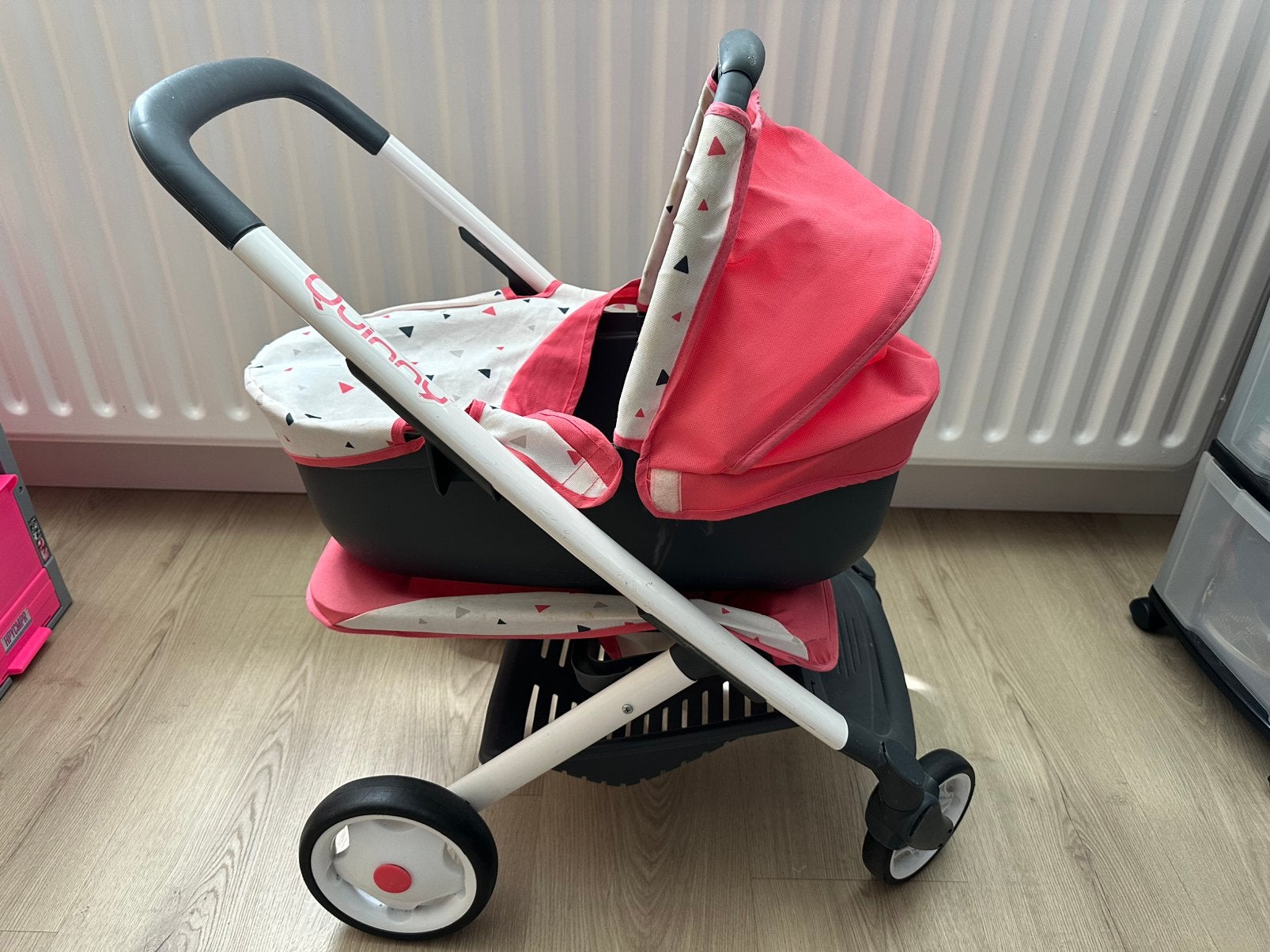 Speelgoed kinderwagen Quinny, Kinderen en Baby's, Speelgoed | Poppen, Ophalen, Gebruikt, Babypop