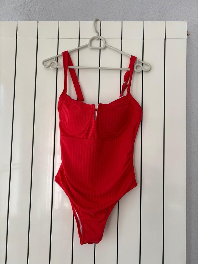 Aumora badpak, Ophalen of Verzenden, Zo goed als nieuw, Rood, Badpak