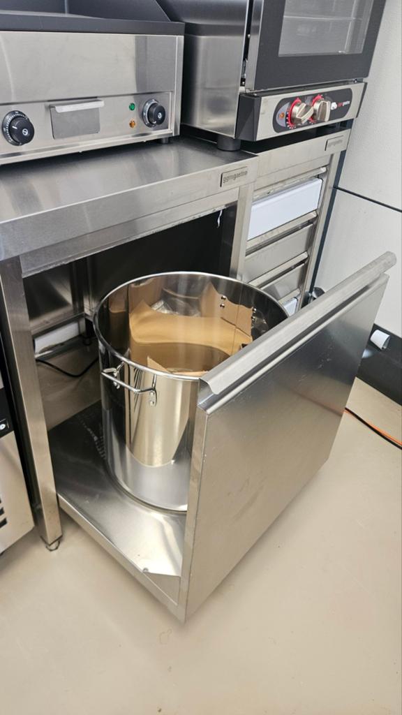 GGMgastro Werkbank met Geïntegreerde Afvalemmer nieuw, Zakelijke goederen, Horeca | Keukenapparatuur, GGM Gastro, RVS Meubilair