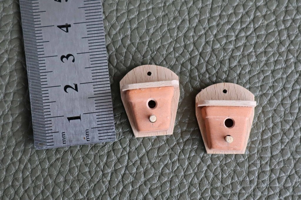 Nieuw gemaakt piepkleine terracotta vogelhuisjes., Ophalen of Verzenden, Nieuw, Poppenhuis