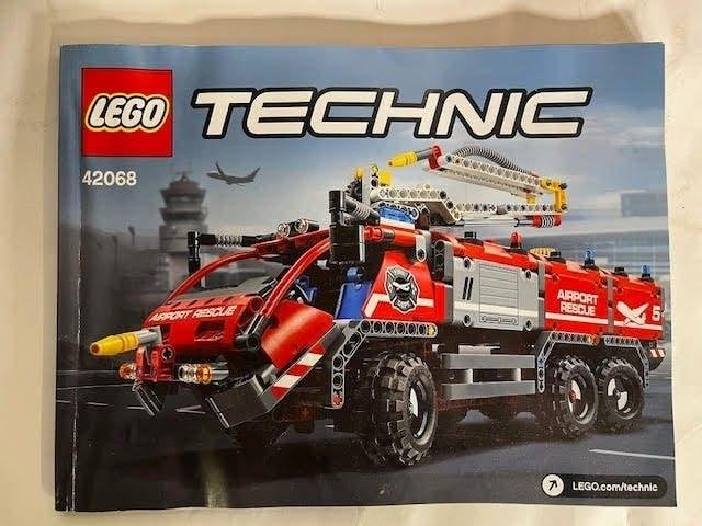 LEGO Technic 42068 Airport Rescue Vehicle met Handleiding, Ophalen of Verzenden, Gebruikt