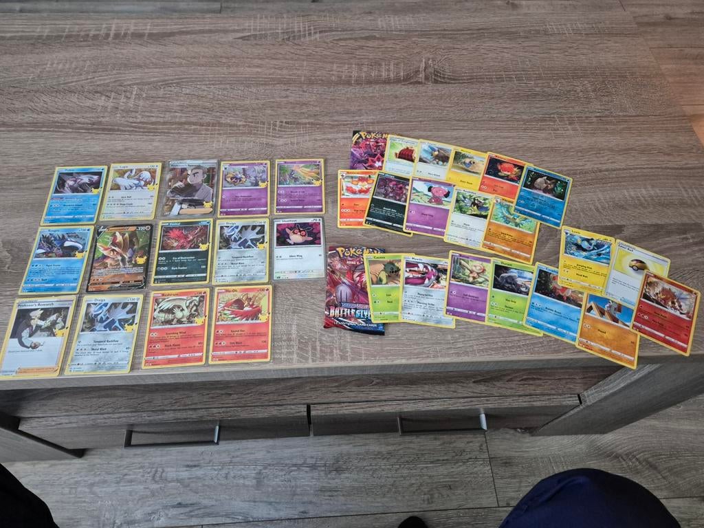 33 Pokémon Kaarten (Celebrations collection), Ophalen of Verzenden, Nieuw, Meerdere kaarten, Foil