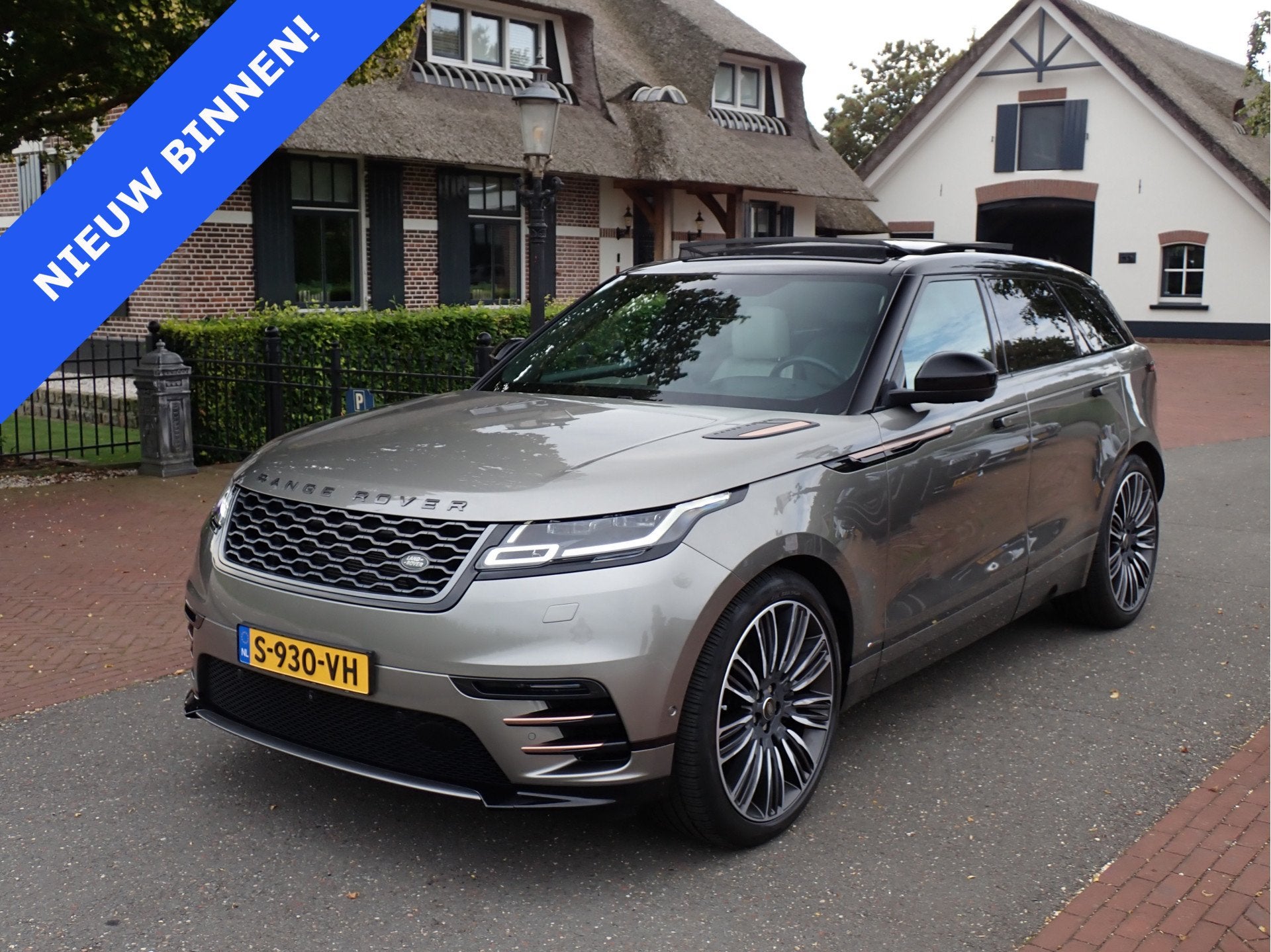 Land Rover Range Rover Velar 3.0 V6 AWD HSE First Edition !, Auto's, Automaat, Dealer onderhouden, 2993 cc, 241 €/maand