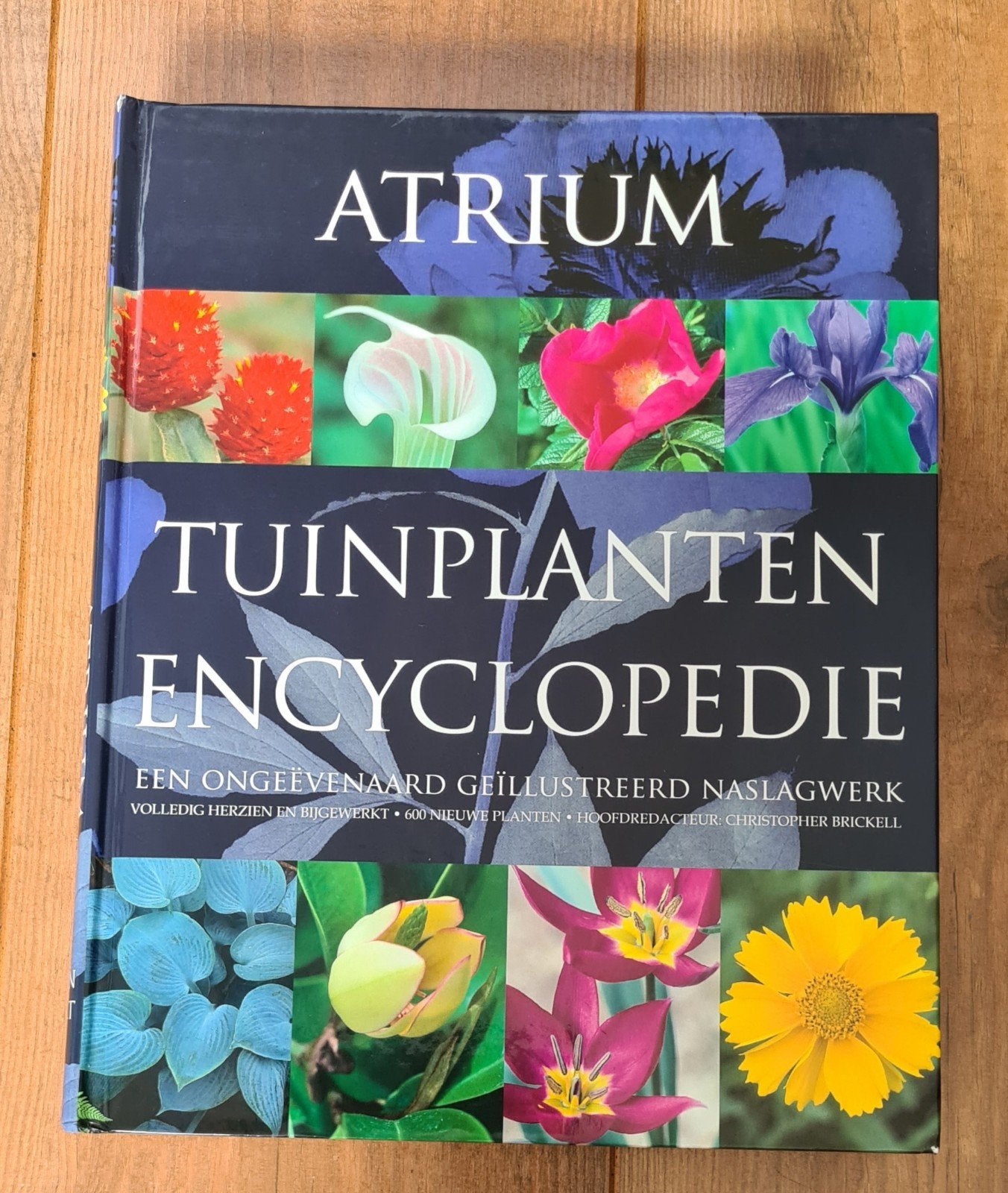 Atrium tuinplanten encyclopedie, Boeken, Ophalen of Verzenden, Zo goed als nieuw, Tuinieren en Tuinplanten, Christopher Brickell