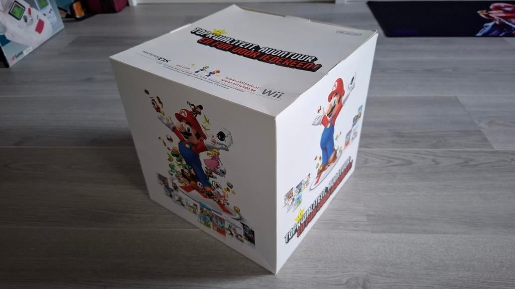 Nintendo Display Box Super Mario, Spelcomputers en Games, Games | Nintendo Wii, Ophalen of Verzenden, Zo goed als nieuw, Overige genres