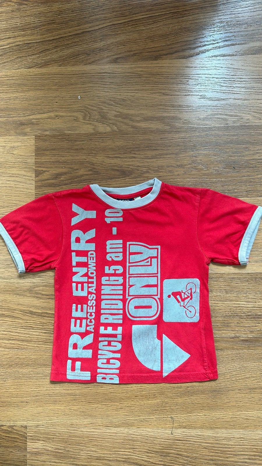 Rood T-shirt met print Maat 104/110, Kinderen en Baby's, Kinderkleding | Maat 104, Ophalen of Verzenden, Gebruikt, Jongen, Shirt of Longsleeve