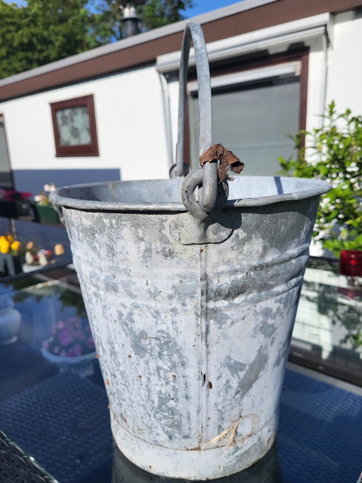 Oude Zinken Emmer - Decoratief en Rustiek, Ophalen