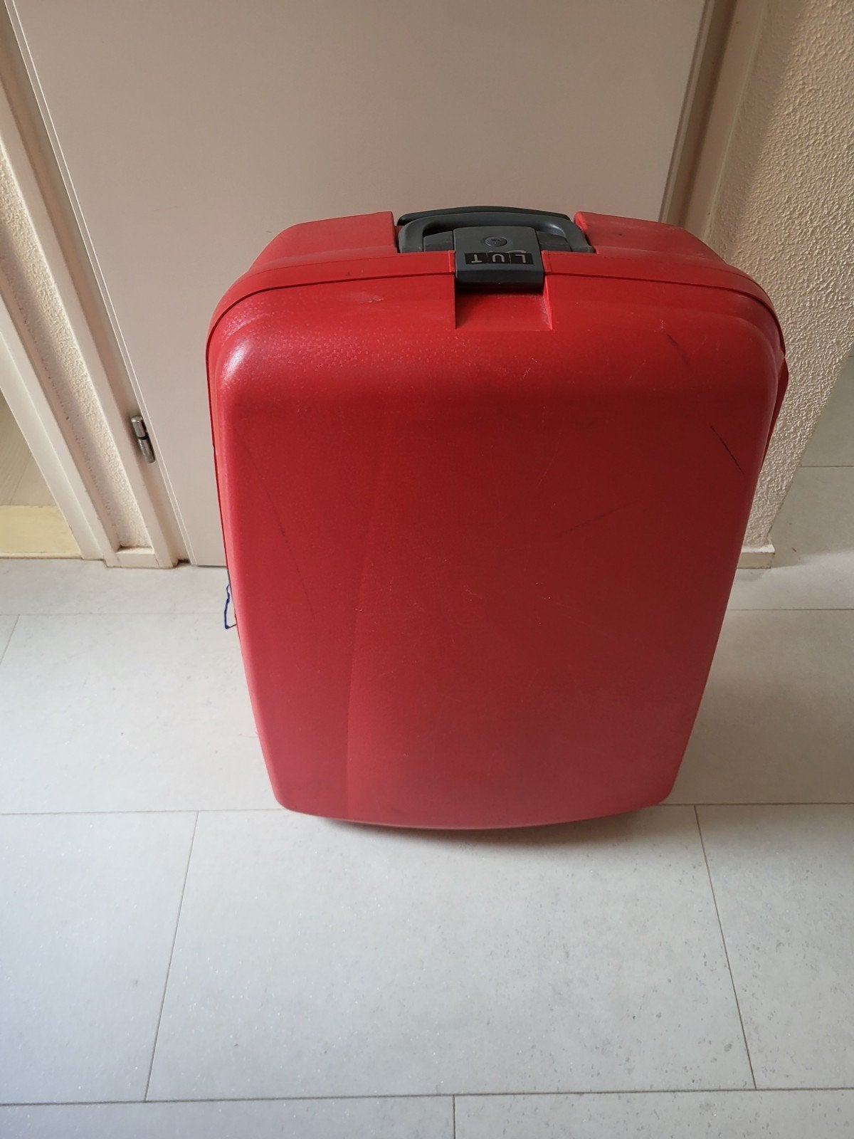 Rode hardcase koffer - 75x50x29 cm, Ophalen