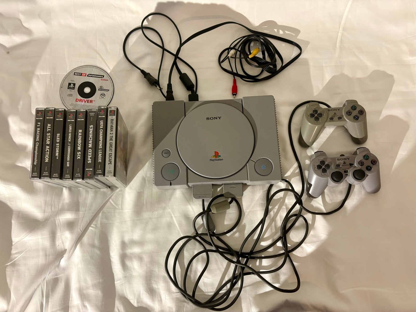Sony PlayStation 1 met 8 games en 2 controllers, Ophalen of Verzenden, Zo goed als nieuw, Met 2 controllers, Met games