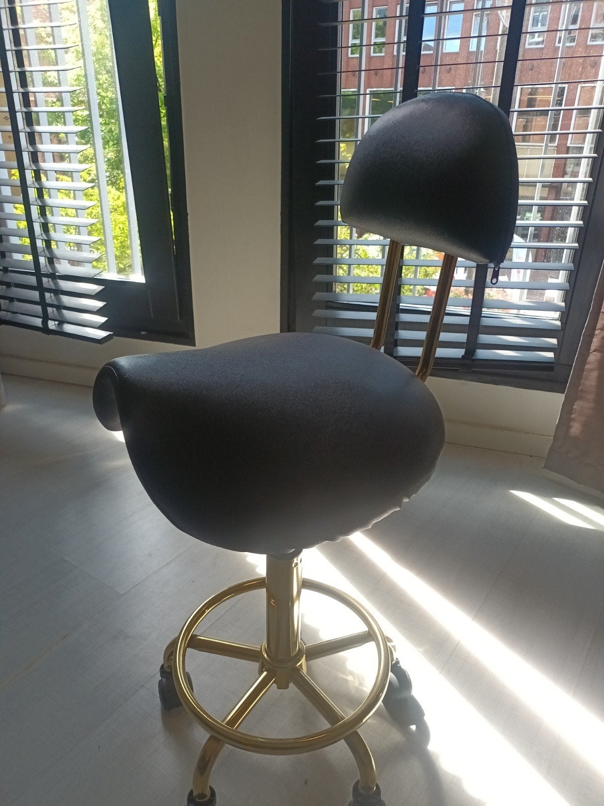 Krukje zwart / goud, 1 kruk, Ophalen, 60 tot 90 cm