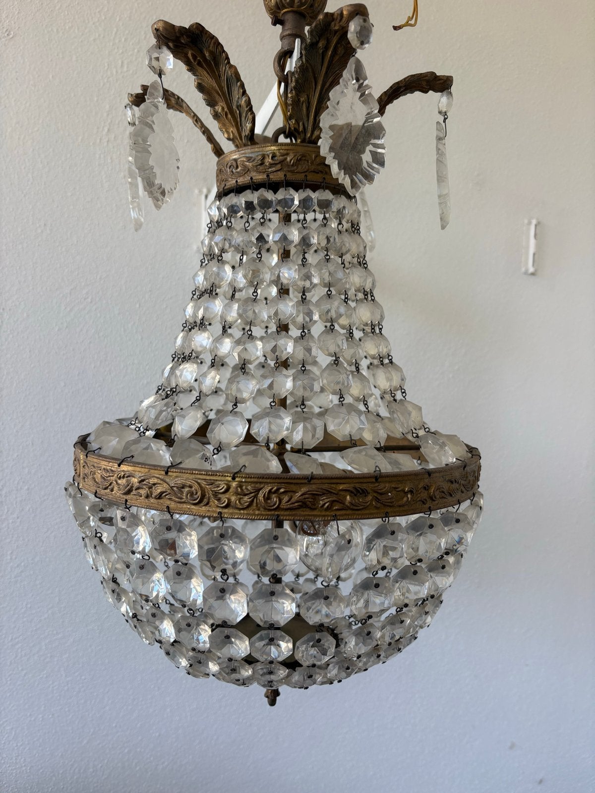 Antieke Kroonluchter met Kristallen en Messing Details, Ophalen, Gebruikt, Glas, Overige fittingen