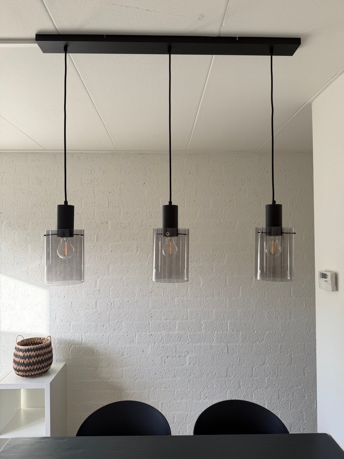 Moderne hanglamp met 3 glazen kappen - Zwart/Transparant, Huis en Inrichting, Ophalen, Zo goed als nieuw, Glas, Overige fittingen