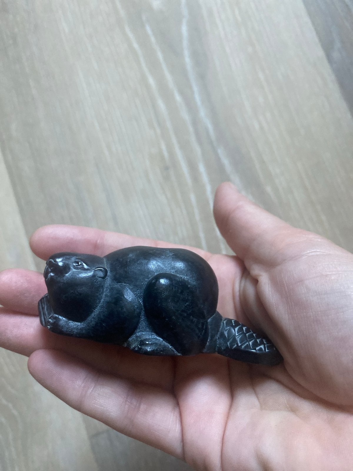 Zwart bever beeldje - Handgesneden, Ophalen of Verzenden, Zo goed als nieuw, Dier
