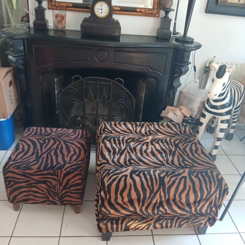 Grote en kleine zebra hocker poef, Huis en Inrichting, Ophalen, Minder dan 50 cm, Gebruikt, Vierkant