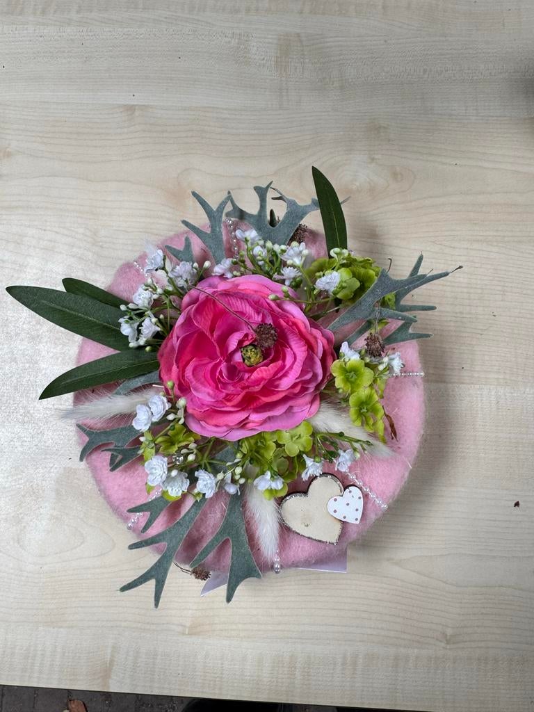 Roze kunstbloemstuk met hartjes decoratie, Binnen, Roze, Textiel, Ophalen of Verzenden
