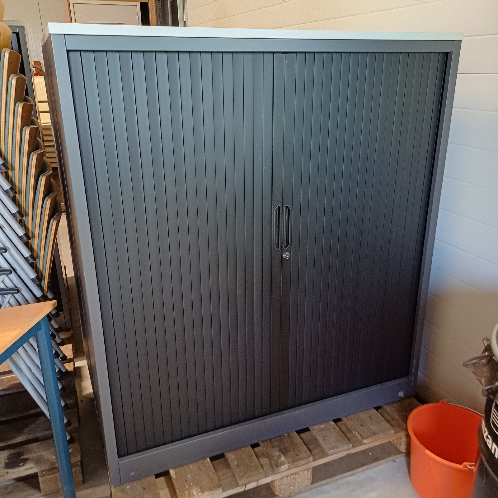 2 x roldeurenkasten kantoor garage magazijn kasten, Ophalen, Gebruikt, 25 tot 50 cm, 100 tot 150 cm