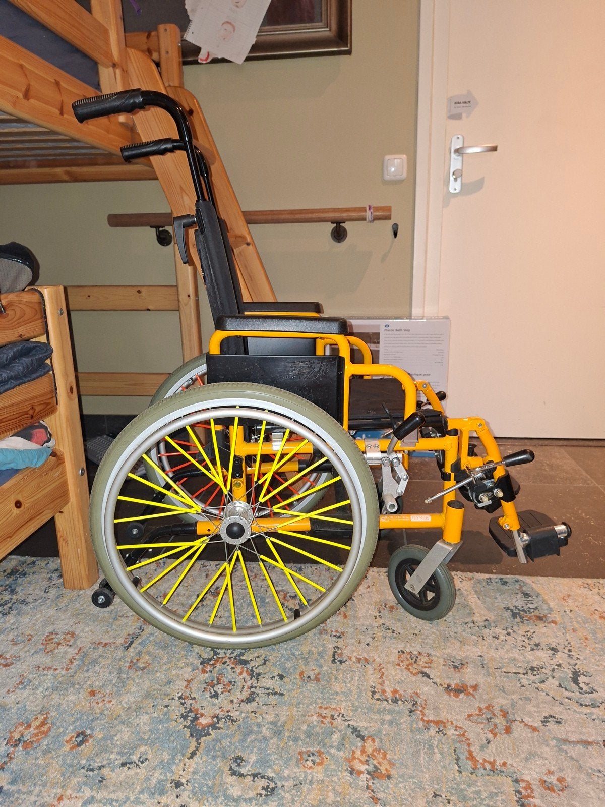 kinder rolstoel, Diversen, Rolstoelen, Ophalen of Verzenden, Inklapbaar, Zo goed als nieuw, Duwrolstoel