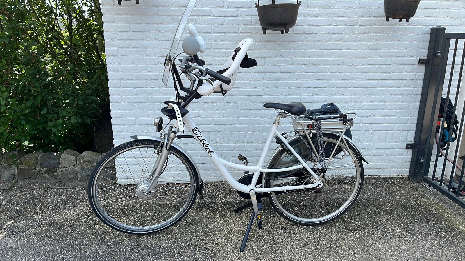 Bikkel ebike wit fiets voor fietsstoeltje voor brede instap, 2 zitjes, Windscherm, Zo goed als nieuw, Ophalen