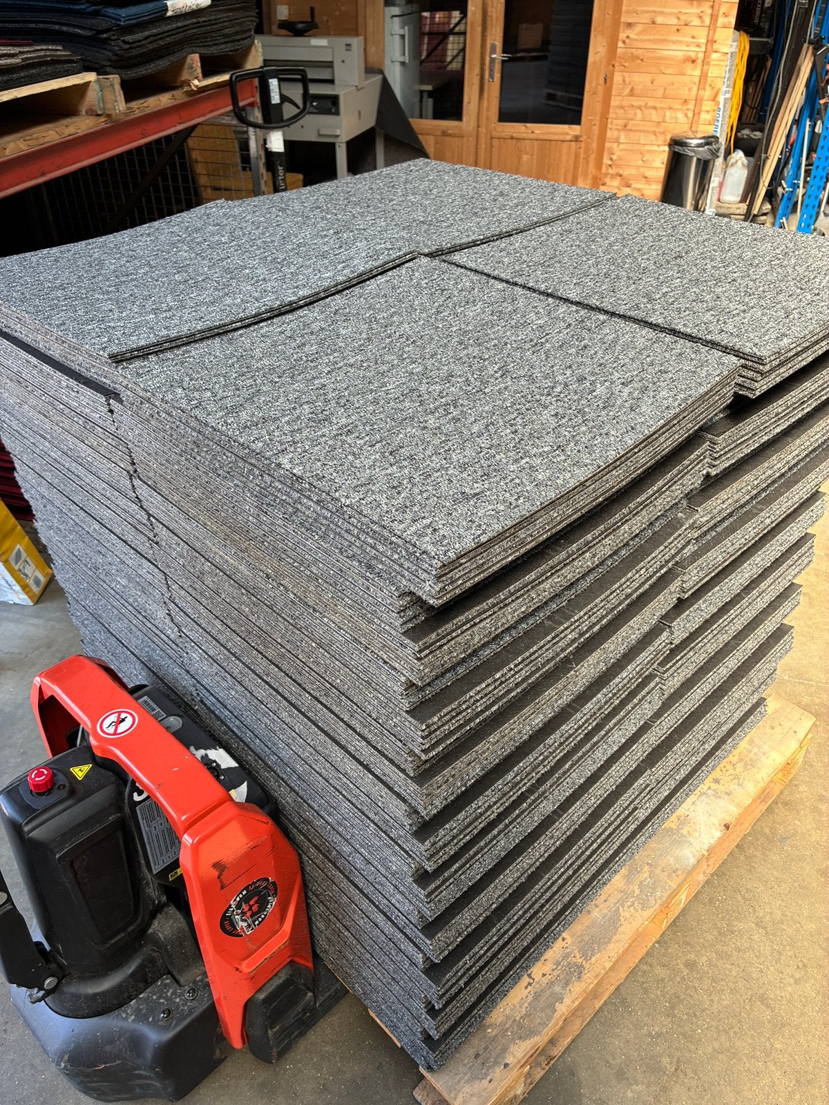 Grijze Tapijttegels 50x50 / 250m2, Ophalen, 75 m² of meer, Geel, Zo goed als nieuw