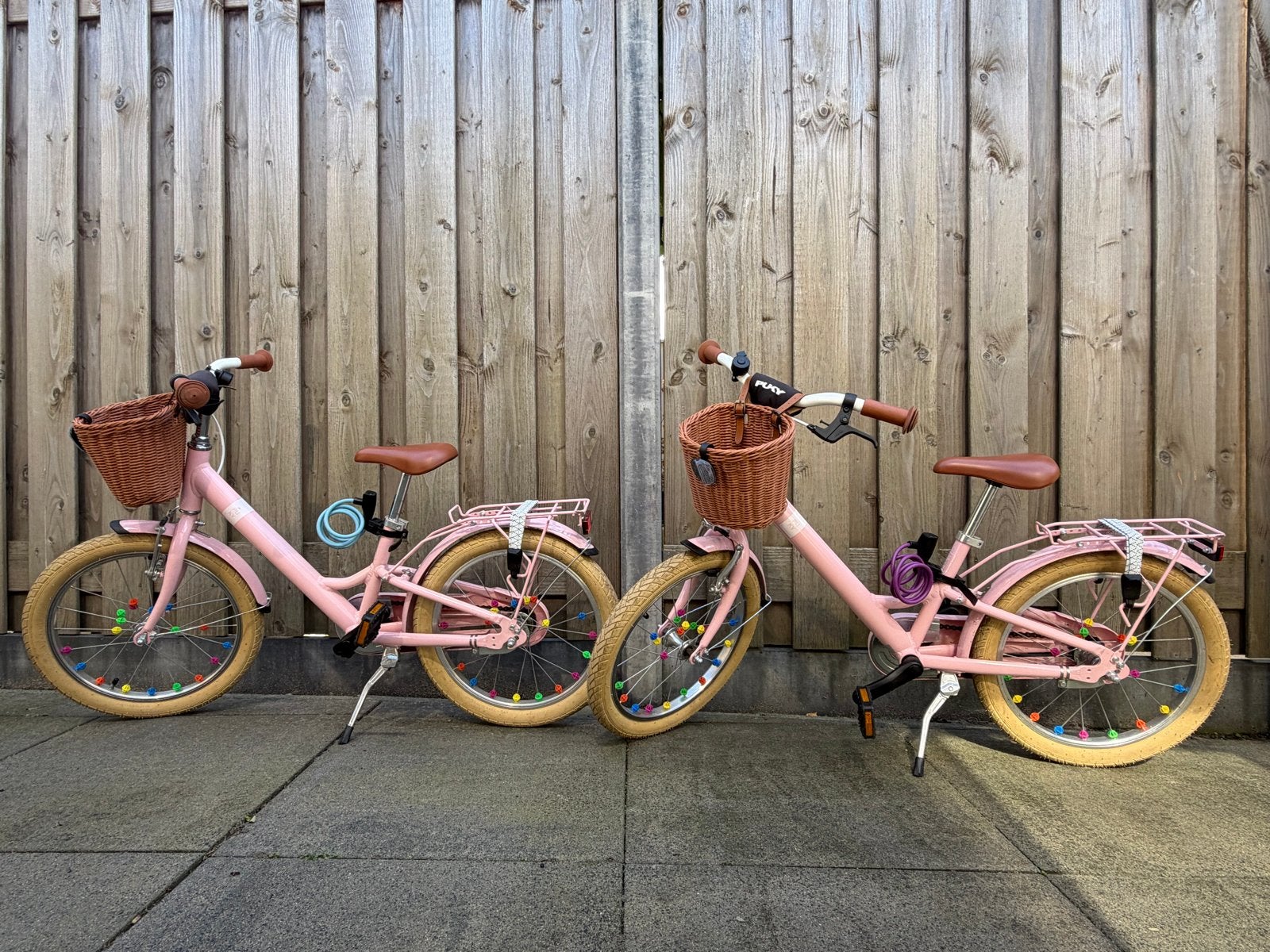 2x Puky kinderfiets 18 inch roze met mandje en bagagedrager, Fietsen en Brommers, Ophalen, Zo goed als nieuw, Terugtraprem, 16 tot 20 inch