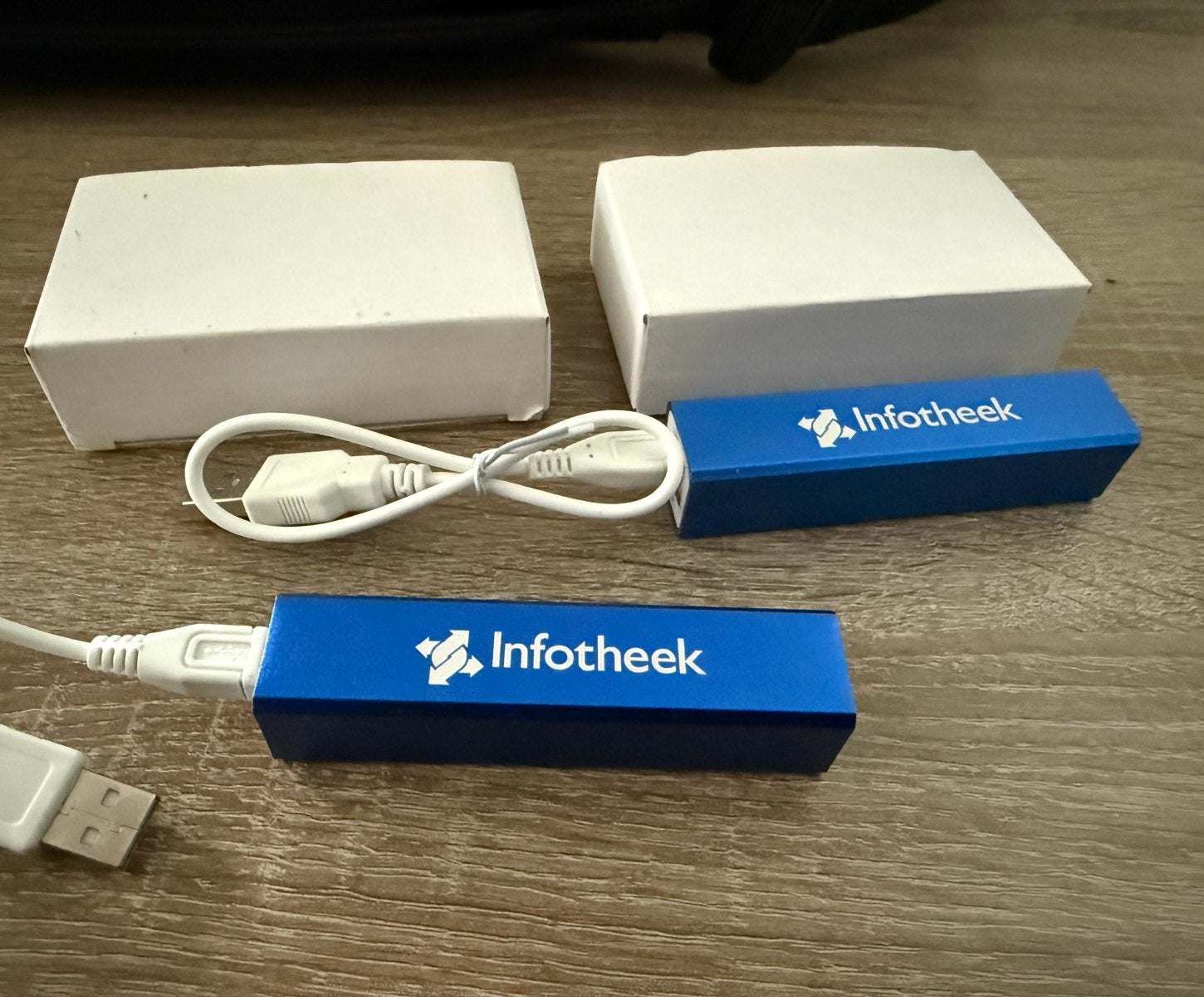 Set van 4 Volt Powerbanks 2200 mAh - Nieuw, Ophalen of Verzenden, Zo goed als nieuw