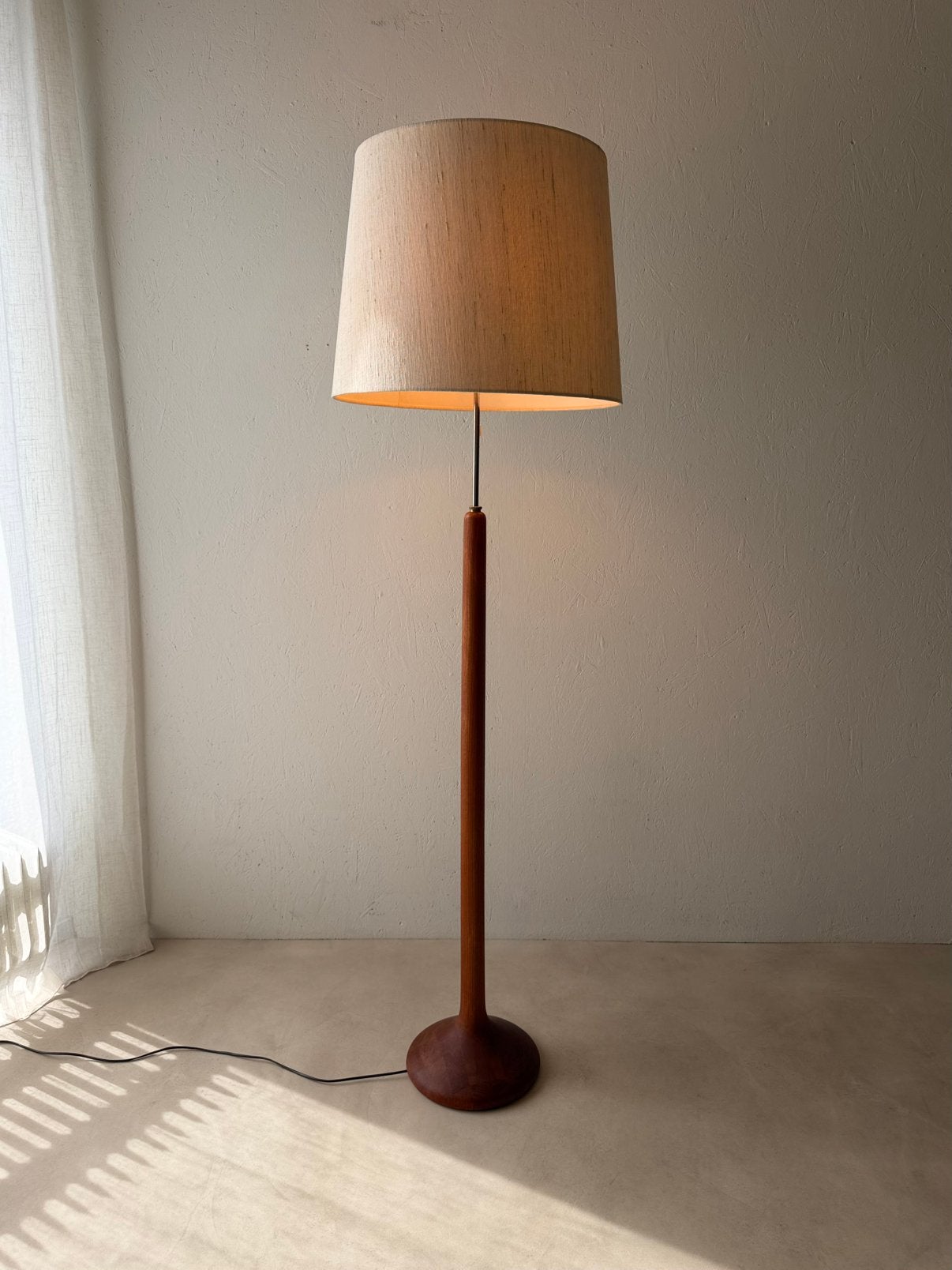 Mid century Deense vloerlamp teak jaren 60, Ophalen of Verzenden, Deens design, 150 tot 200 cm, Hout